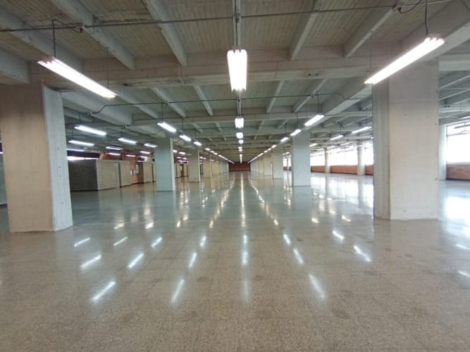 Local en arriendo en Trinidad, Medellín, 1359 m² · foto 3 de 11