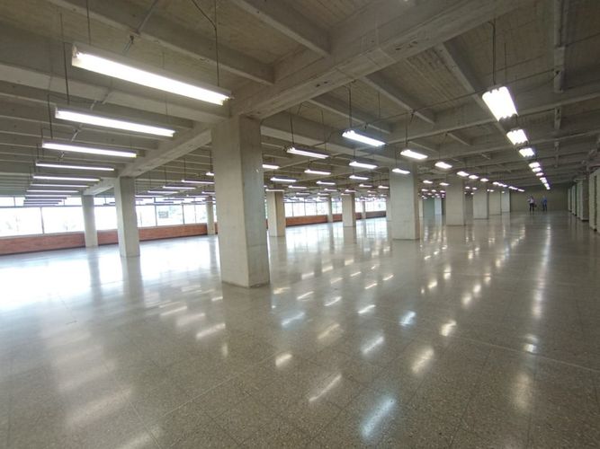 Local en arriendo en Trinidad, Medellín, 1359 m² · foto 4 de 11