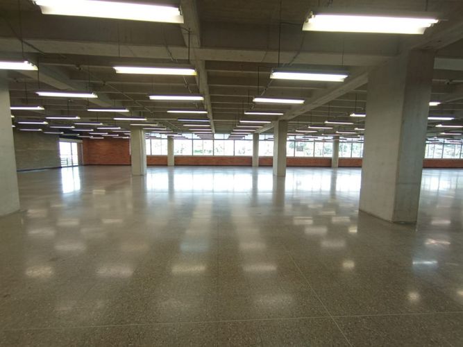 Local en arriendo en Trinidad, Medellín, 1359 m² · foto 5 de 11