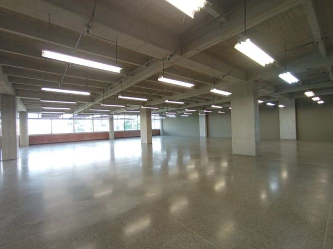 Local en arriendo en Trinidad, Medellín, 1359 m² · foto 6 de 11