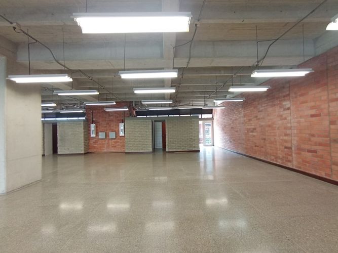 Local en arriendo en Trinidad, Medellín, 1359 m² · foto 7 de 11