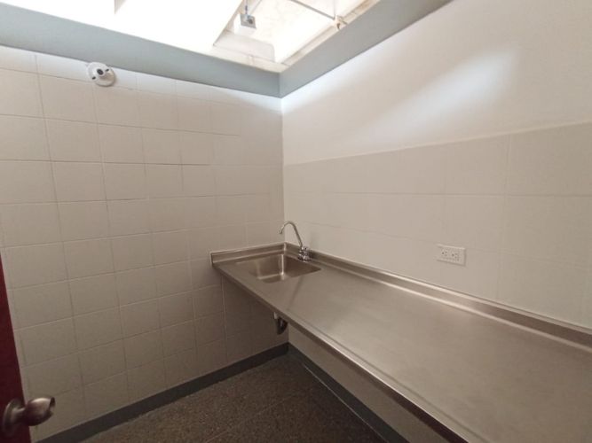 Local en arriendo en Trinidad, Medellín, 1359 m² · foto 9 de 11