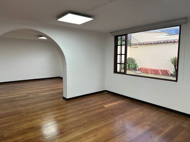 Casa de 4 alcobas en venta en Santa Ana, Bogotá, 329 m² · foto 4 de 22