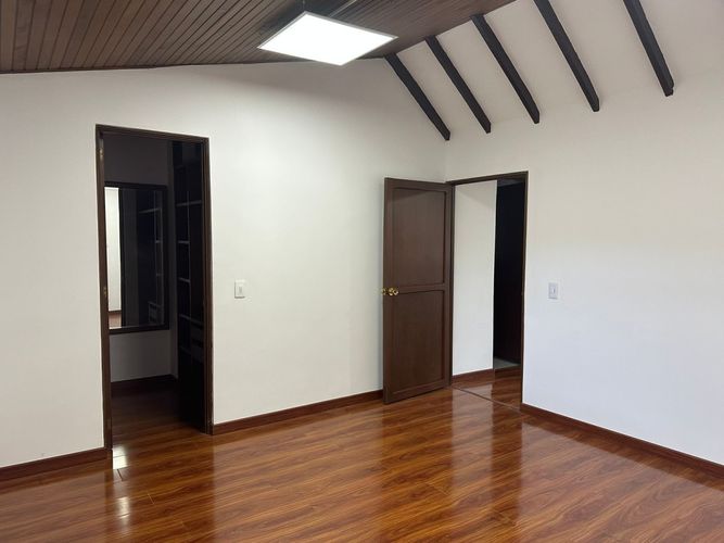 Casa de 4 alcobas en venta en Santa Ana, Bogotá, 329 m² · foto 16 de 22
