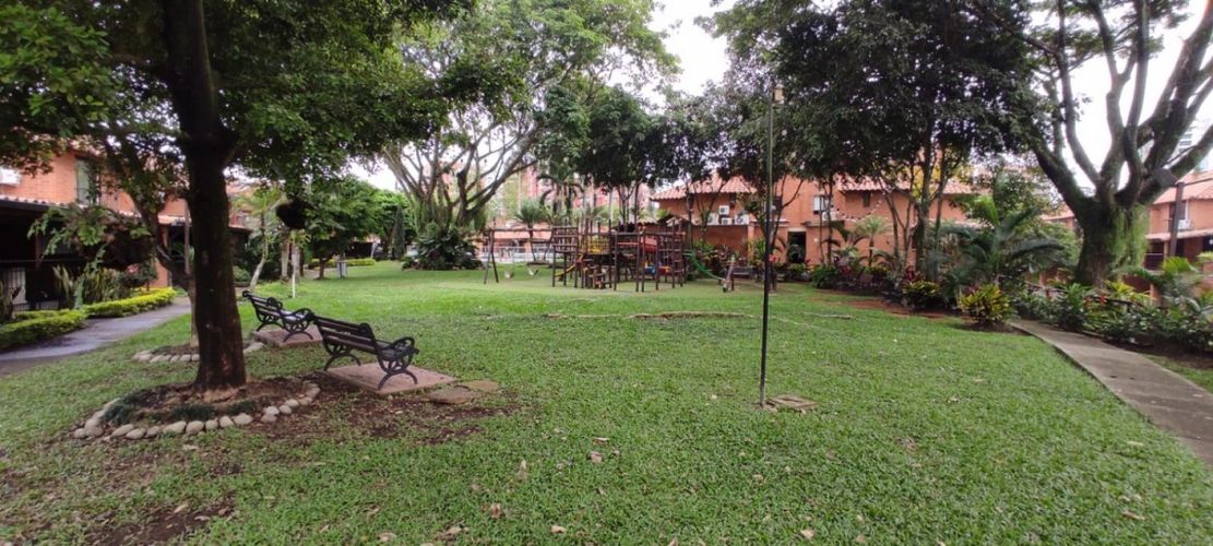 Casa de 4 alcobas en venta en Ciudad Jardin, Cali, 180 m² · foto 23 de 24