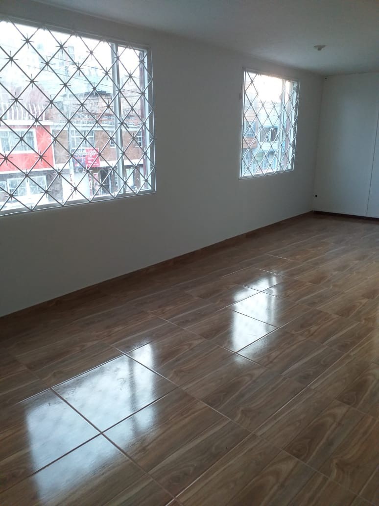 Casa en venta en Engativá, Bogotá · foto 2 de 14