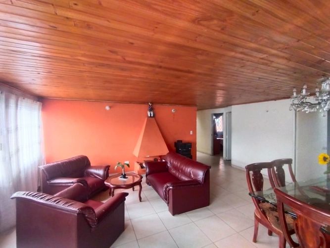 Apartamento de 4 alcobas en venta en Alqueria La Fragua Ii, Bogotá, 100 m² · foto 2 de 18