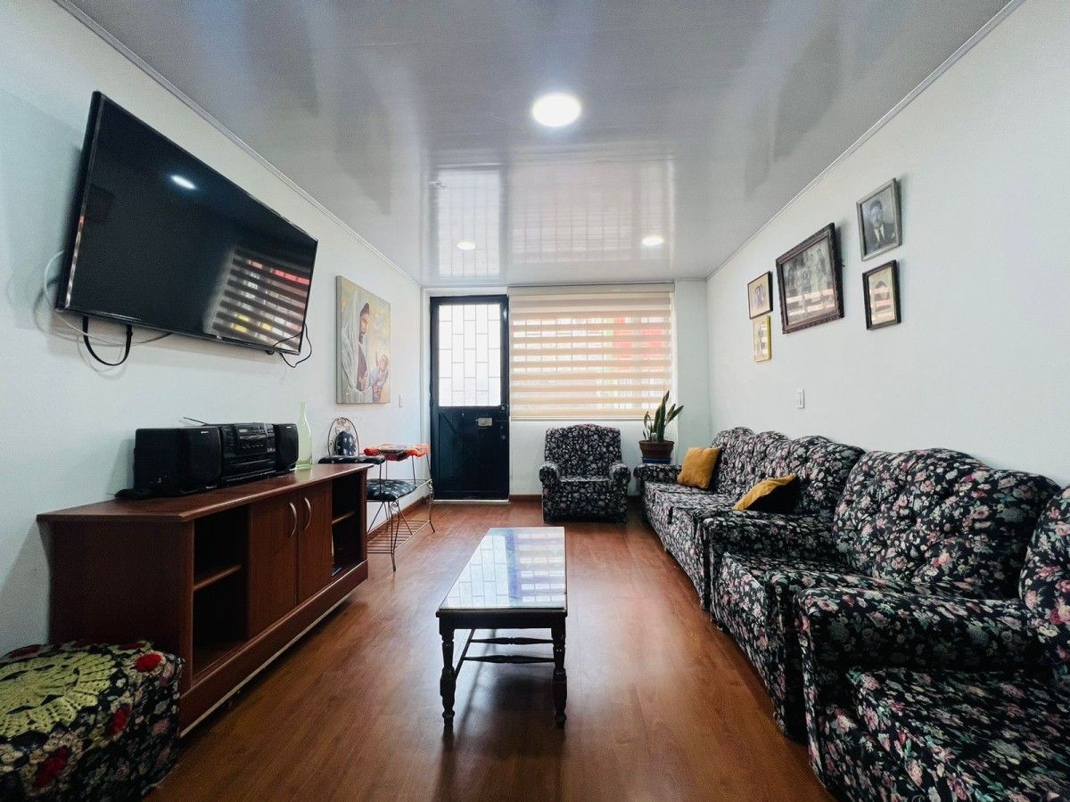 Casa en venta en Engativá, Bogotá · foto 3 de 24