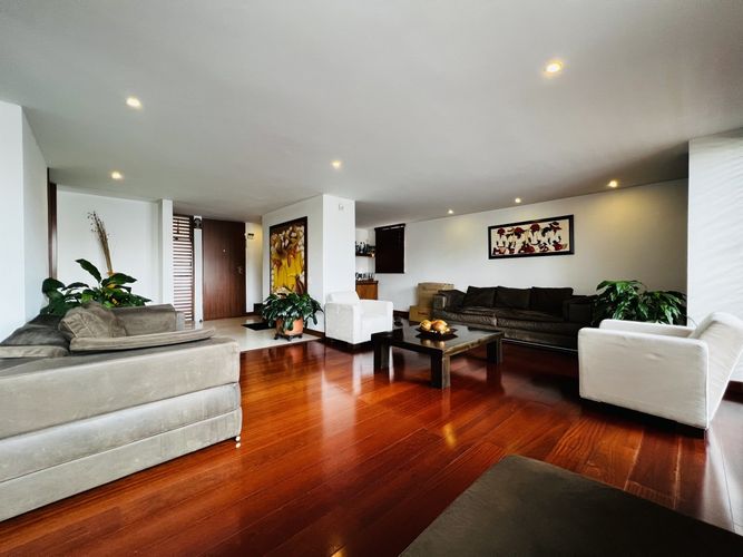 Casa de 4 alcobas en venta en Engativá, Bogotá, 316 m² · foto 3 de 24