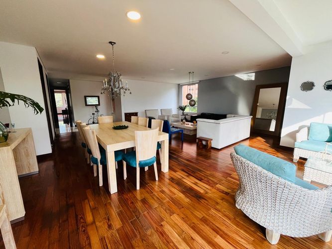 Apartamento de 3 alcobas en venta en La Calera, Medellín, 254 m² · foto 3 de 11