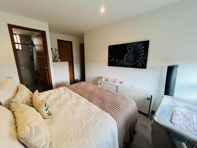 Apartamento de 3 alcobas en venta en La Calera, Medellín, 254 m² · foto 9 de 11