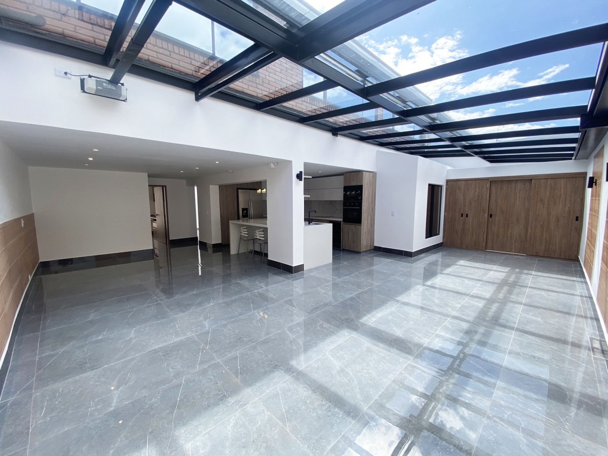 Casa en venta en Lagos De Cordoba, Bogotá · foto 3 de 24