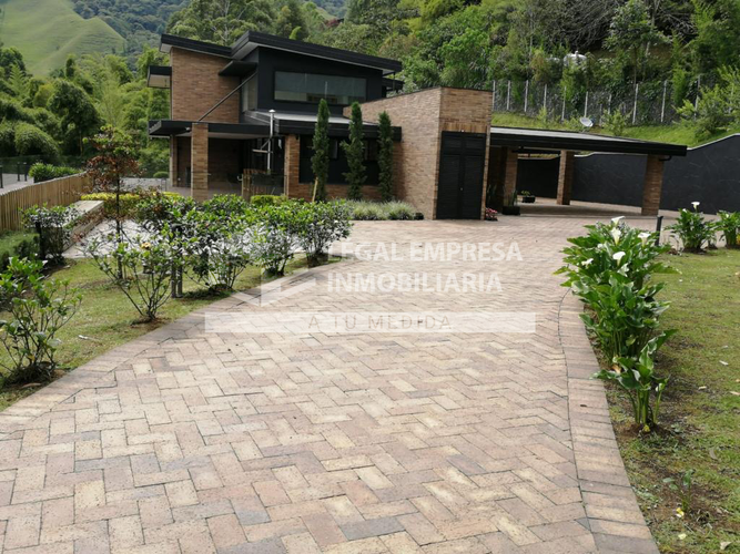 Casa de 5 alcobas en venta en Caqueta, La Estrella, 683 m² · foto 12 de 20