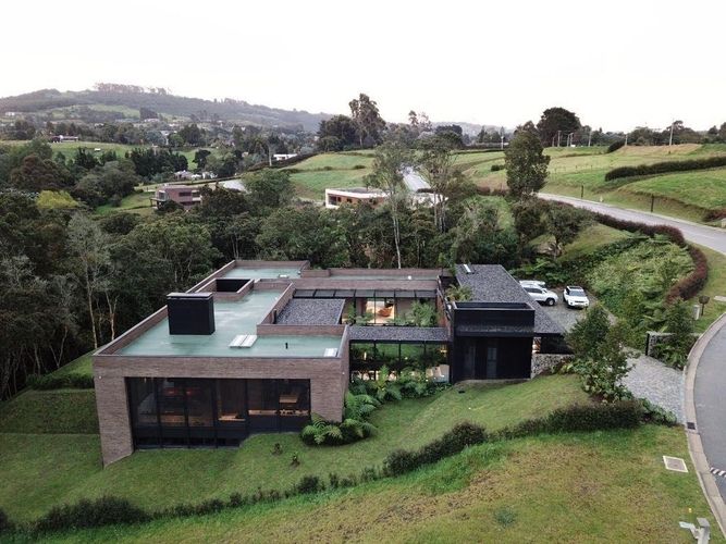 Casa de 5 alcobas en venta en Las Palmas, Envigado, 575 m² · foto 4 de 24