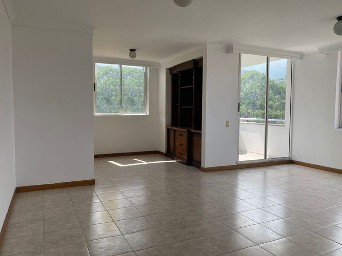 Apartamento de 2 alcobas en venta en El Poblado, Medellín, 96 m² · foto 2 de 16