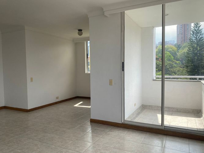 Apartamento de 2 alcobas en venta en El Poblado, Medellín, 96 m² · foto 3 de 16