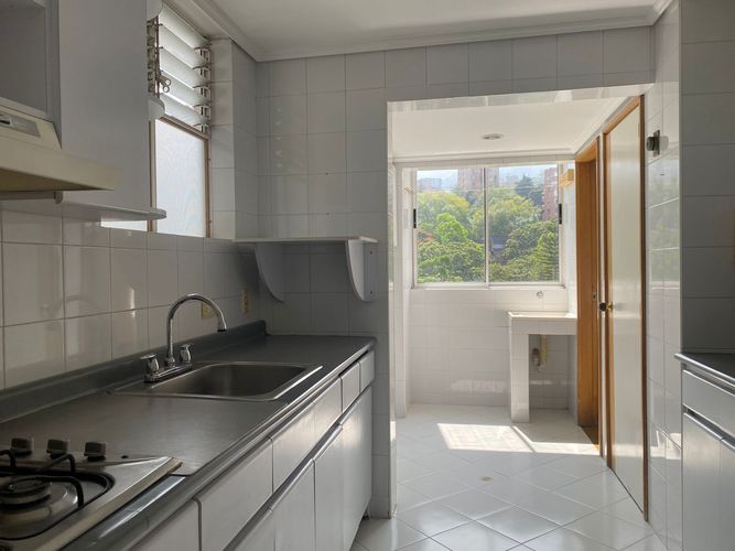 Apartamento de 2 alcobas en venta en El Poblado, Medellín, 96 m² · foto 5 de 16