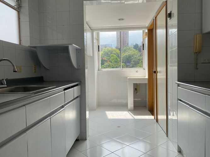 Apartamento de 2 alcobas en venta en El Poblado, Medellín, 96 m² · foto 6 de 16