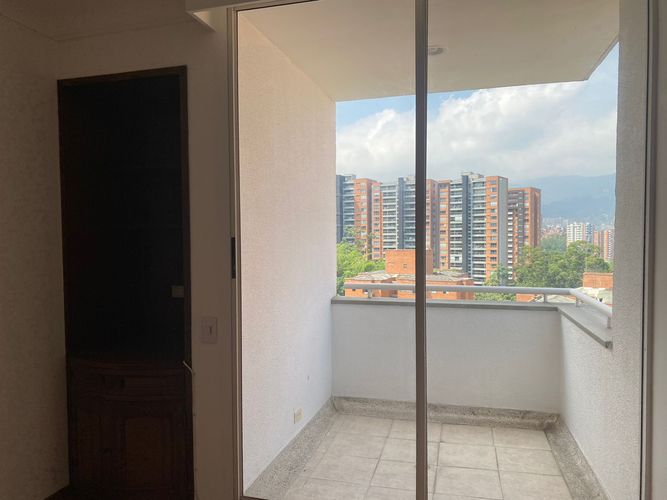 Apartamento de 2 alcobas en venta en El Poblado, Medellín, 96 m² · foto 13 de 16