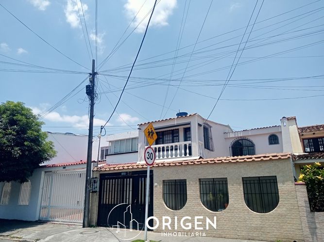 Casa de 3 alcobas en venta en Fontibon, Bogotá, 250 m² · foto 2 de 24