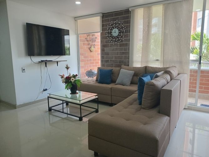 Apartamento de 3 alcobas en arriendo en Loma Benedictinos, Envigado, 117 m² · foto 2 de 16