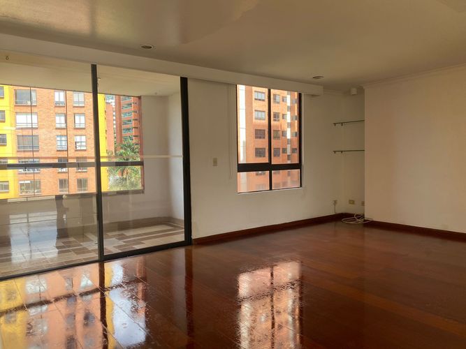 Apartamento de 3 alcobas en arriendo en El Poblado, Medellín, 158 m² · foto 3 de 18