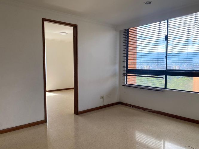 Apartamento de 3 alcobas en arriendo en El Poblado, Medellín, 158 m² · foto 8 de 18
