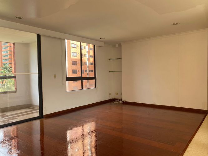 Apartamento de 3 alcobas en arriendo en El Poblado, Medellín, 158 m² · foto 10 de 18