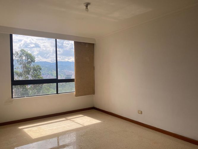 Apartamento de 3 alcobas en arriendo en El Poblado, Medellín, 158 m² · foto 15 de 18