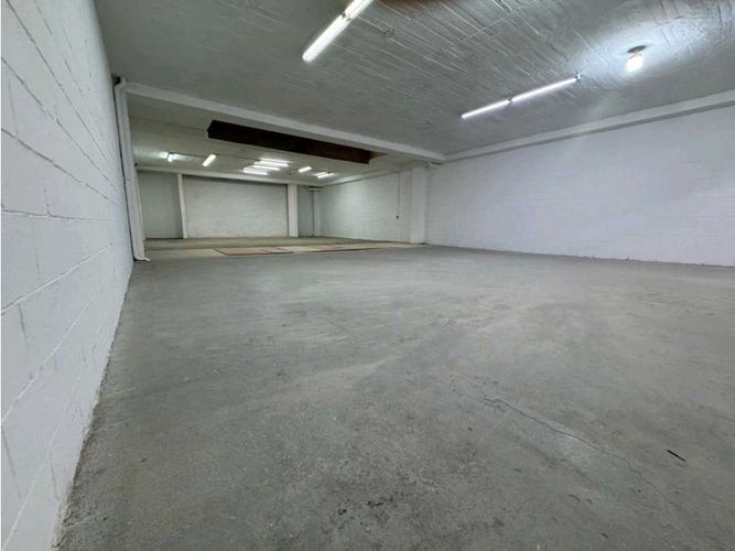 Bodega en arriendo en Centro, La Estrella, 700 m² · foto 2 de 14