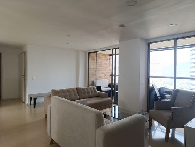 Apartamento de 3 alcobas en arriendo en El Poblado, Medellín, 130 m² · foto 3 de 19