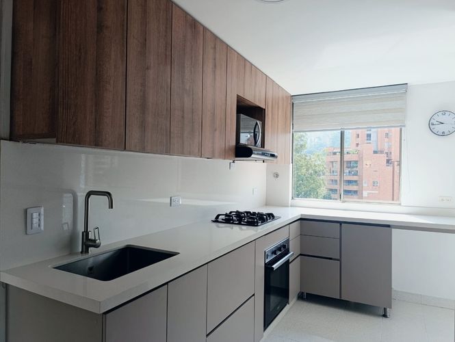 Apartamento de 3 alcobas en arriendo en El Poblado, Medellín, 130 m² · foto 6 de 19