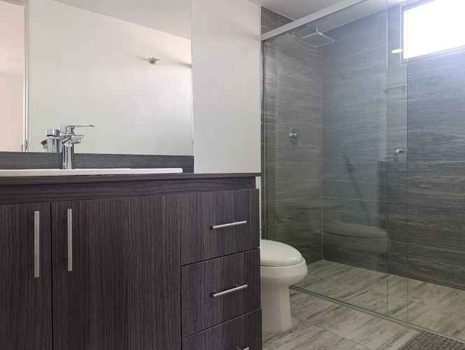 Apartamento de 3 alcobas en arriendo en El Poblado, Medellín, 130 m² · foto 16 de 19