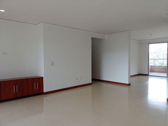 Apartamento de 3 alcobas en arriendo en El Poblado, Medellín, 168 m² · foto 3 de 20