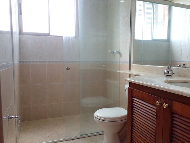 Apartamento de 3 alcobas en arriendo en El Poblado, Medellín, 168 m² · foto 18 de 20