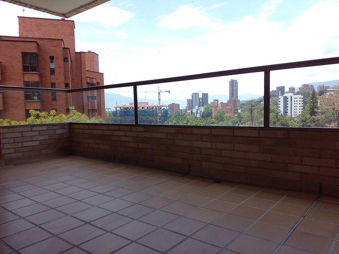 Apartamento de 3 alcobas en arriendo en El Poblado, Medellín, 168 m² · foto 19 de 20