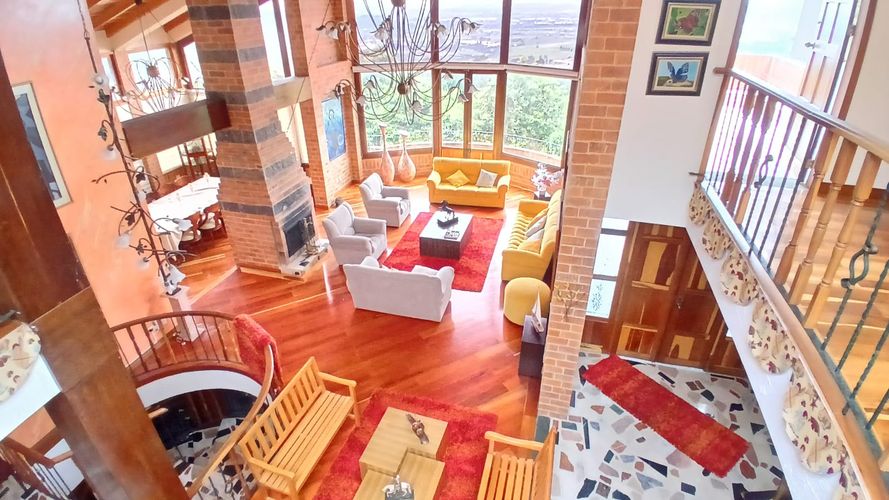 Casa de 5 alcobas en venta en Torca, Bogotá, 1300 m² · foto 2 de 24