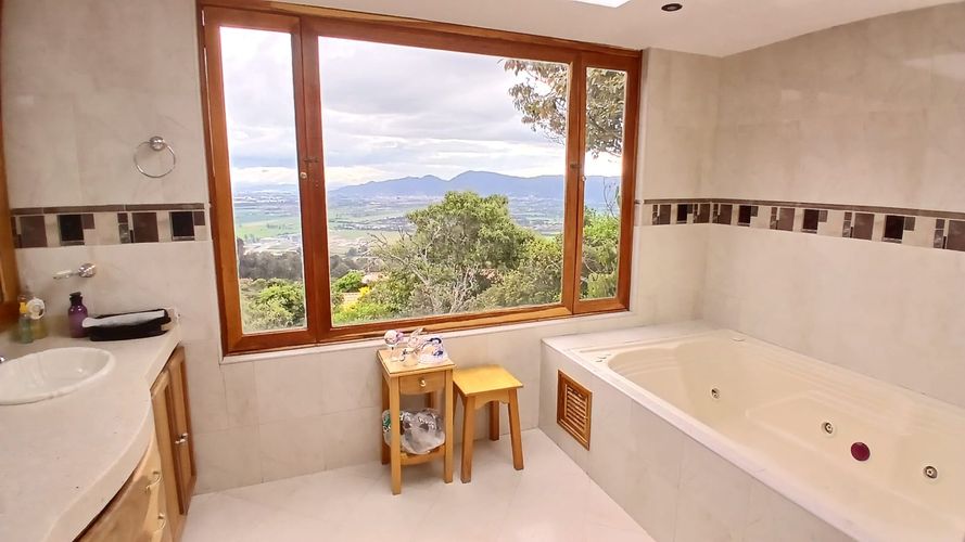 Casa de 5 alcobas en venta en Torca, Bogotá, 1300 m² · foto 12 de 24