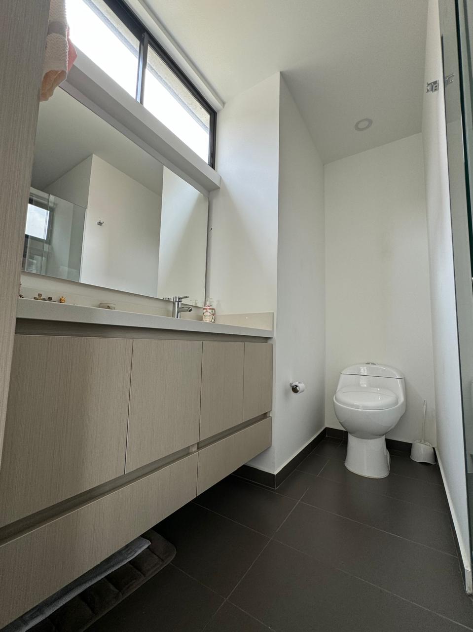 Apartamento en venta en Altos Del Poblado, Medellín · foto 9 de 24