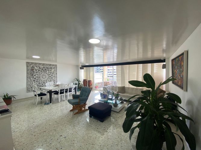 Apartamento de 3 alcobas en venta en Granada, Cali, 220 m² · foto 3 de 20