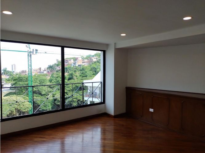 Apartamento de 3 alcobas en venta en El Peñon, Cali, 203 m² · foto 2 de 8