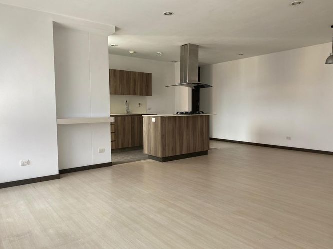 Apartamento de 3 alcobas en arriendo en Loma Del Esmeraldal, Envigado, 90 m² · foto 3 de 18