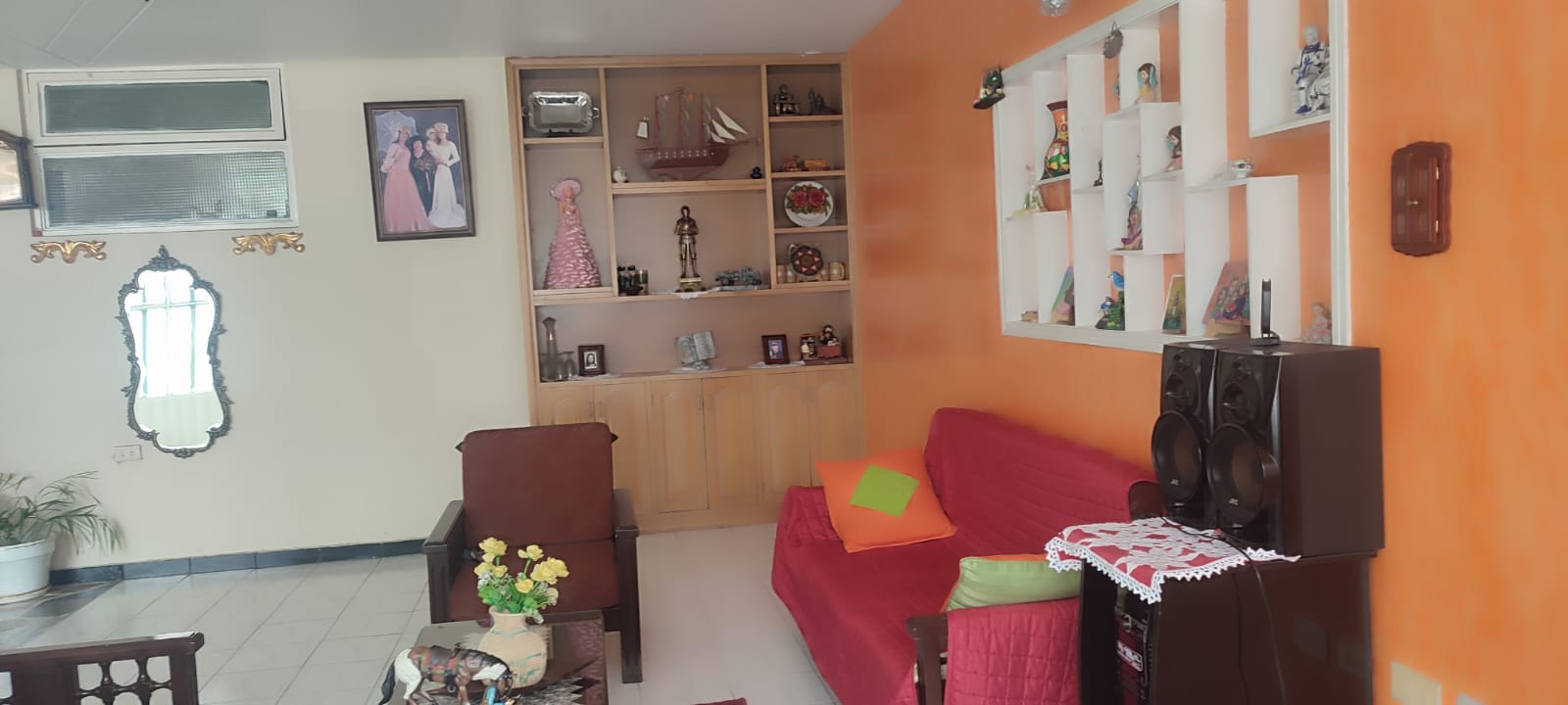 Casa en venta en Ciudad Berna, Bogotá · foto 2 de 9