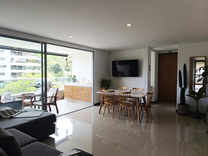 Apartamento de 2 alcobas en arriendo en El Poblado, Medellín, 119 m² · foto 2 de 20