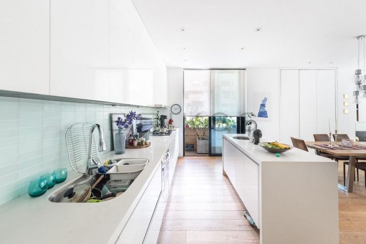 Apartaestudio en venta en Los Rosales, Bogotá, 145 m² · foto 2 de 13