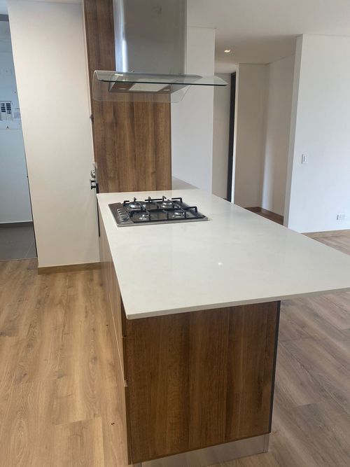 Apartamento de 2 alcobas en venta en El Tesoro, Medellín, 105 m² · foto 2 de 18