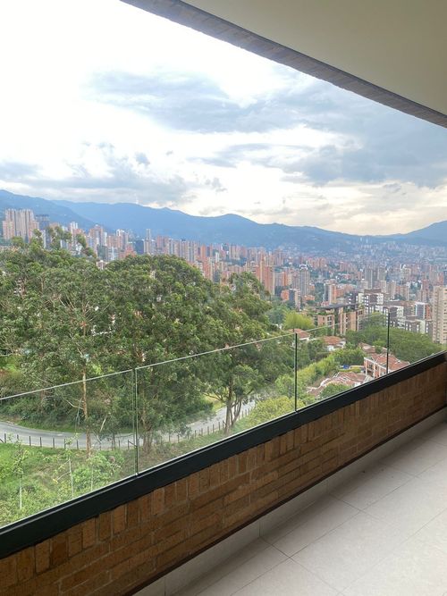 Apartamento de 2 alcobas en venta en El Tesoro, Medellín, 105 m² · foto 17 de 18