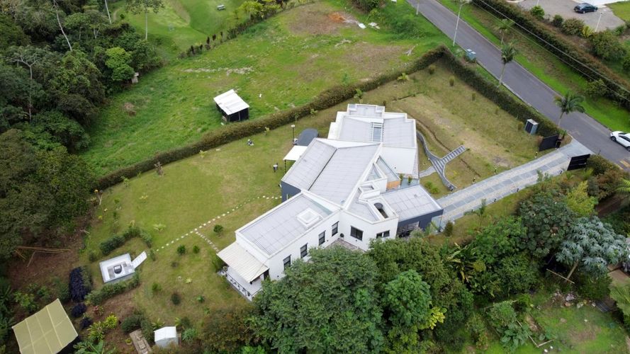 Casa de 5 alcobas en venta en Tribunas Corcega, Pereira · foto 2 de 24