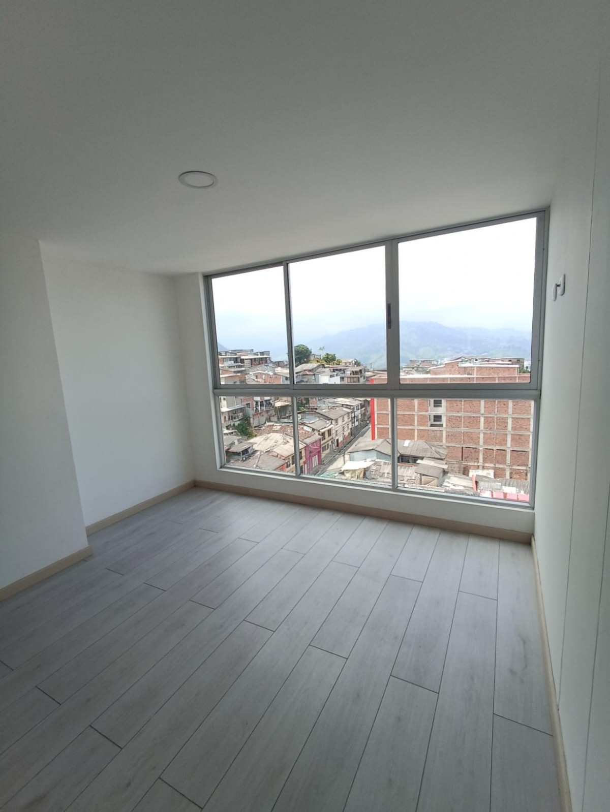 Apartamento en venta en Campoamor, Manizales · foto 3 de 11