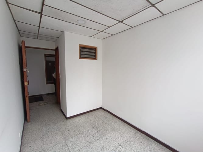 Oficina en arriendo en Versalles, Manizales, 8 m² · foto 2 de 3